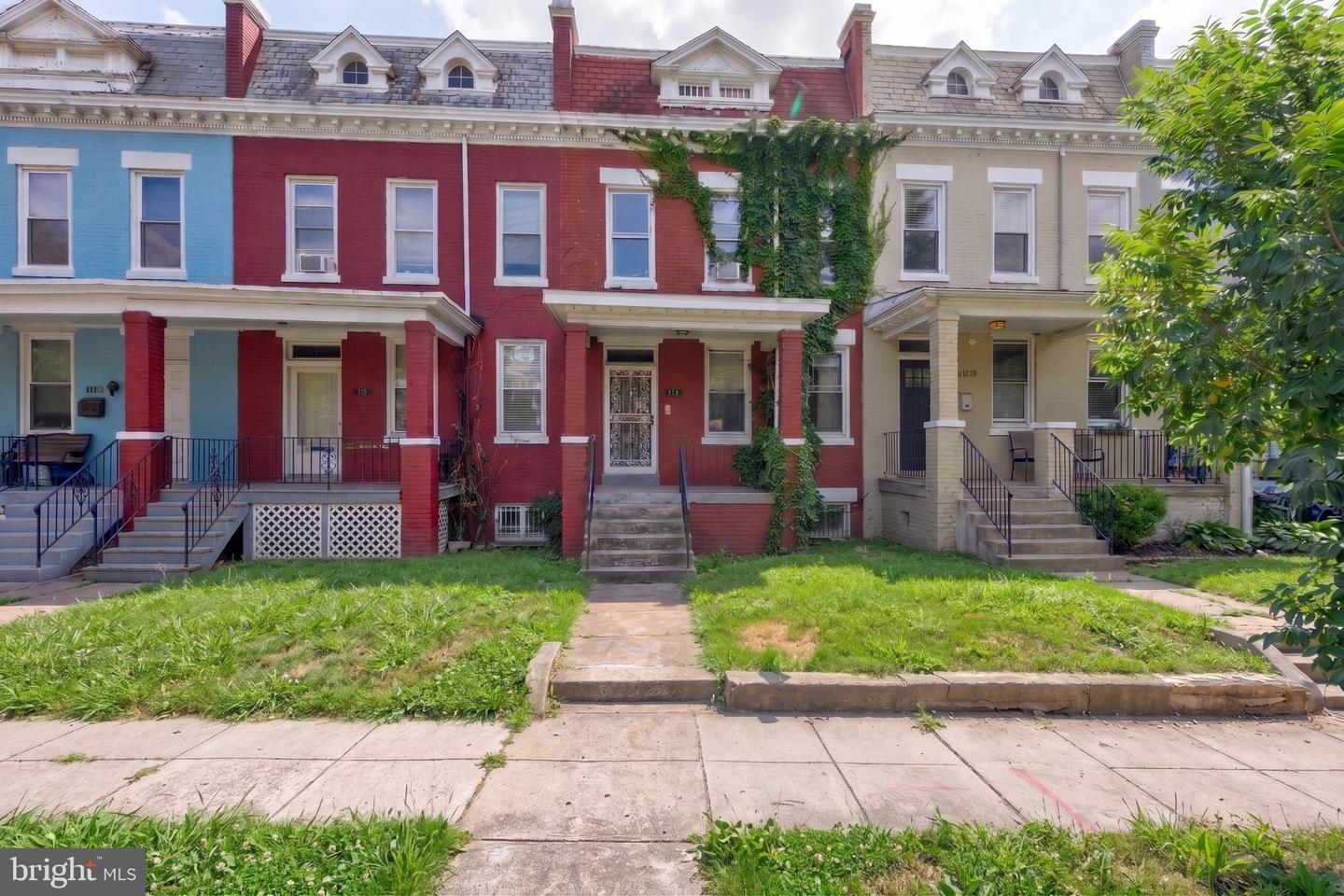 612 Lamont St Nw Property Photo 1
