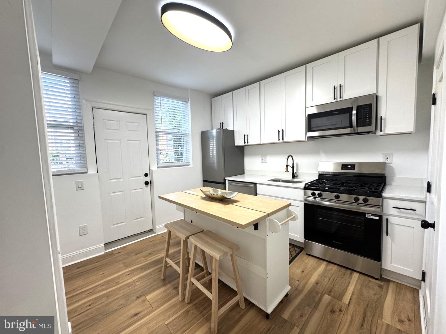 1820 L St Ne Property Photo 1