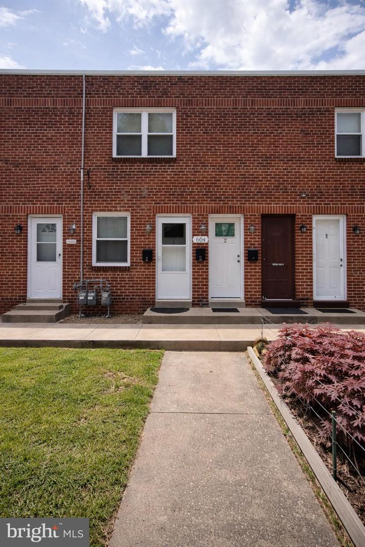 604 17th St Ne #unit 2 Property Photo 2