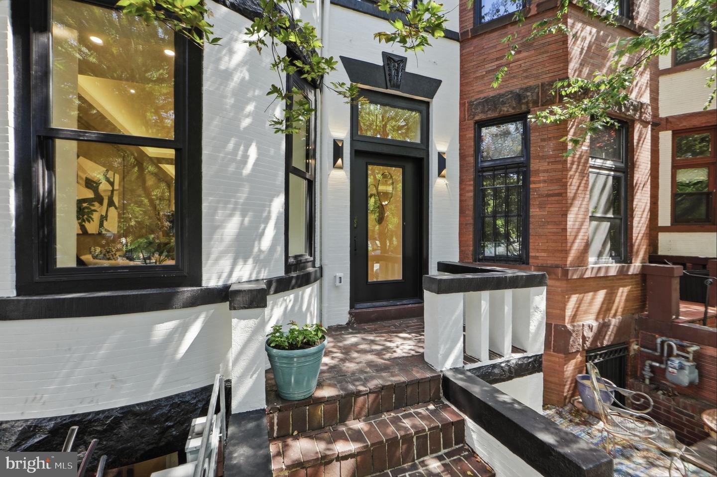 1933 Calvert St Nw Property Photo 3