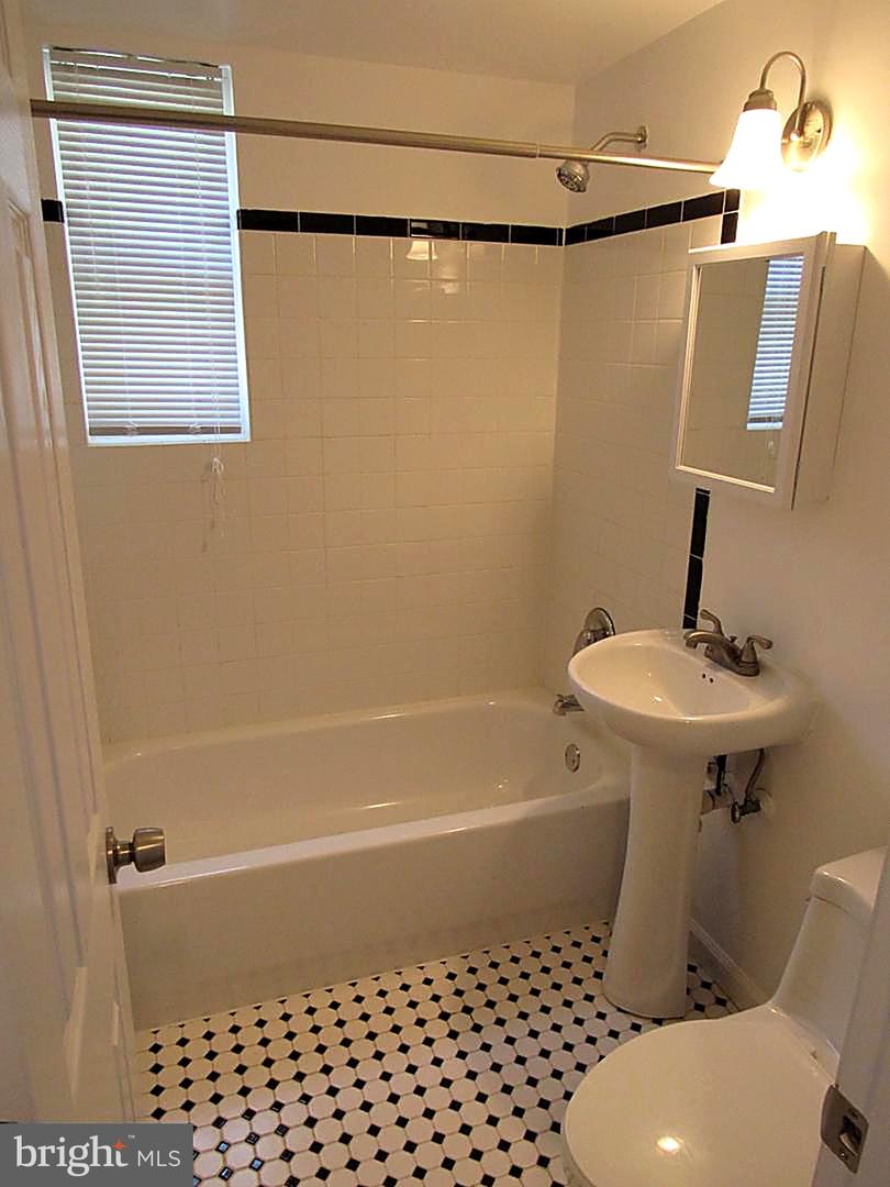 713 Brandywine St Se #b3 Property Photo 12