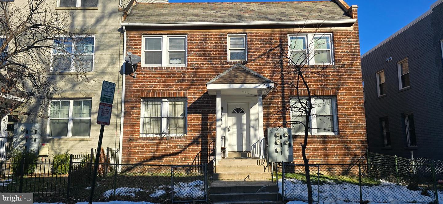 1516 F ST NE #3 Property Photo 1