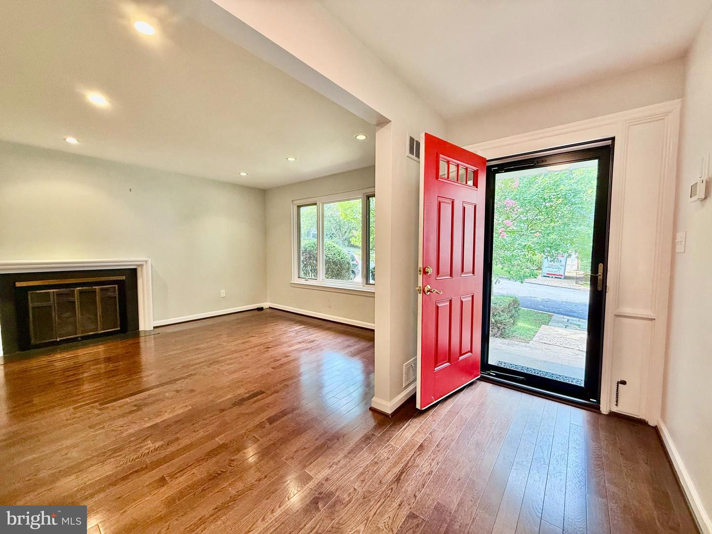 4439 Springdale St Nw Property Photo 4