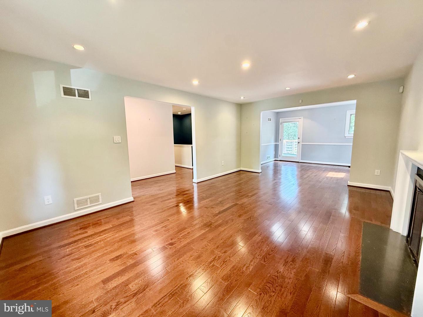 4439 Springdale St Nw Property Photo 6