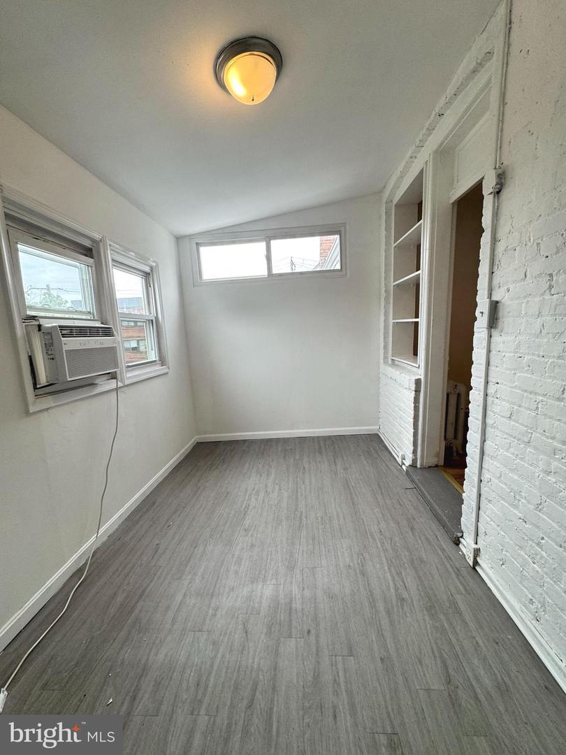 3626 12th St Ne #upper Level Property Photo 8