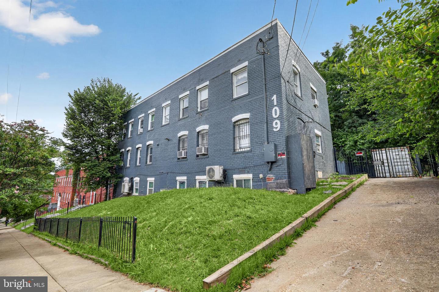 109 Wayne Pl Se Property Photo 1
