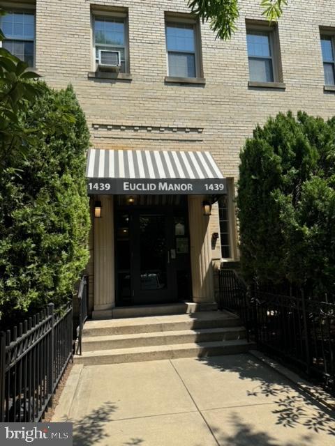 1439 Euclid St Nw #104 Property Photo 3