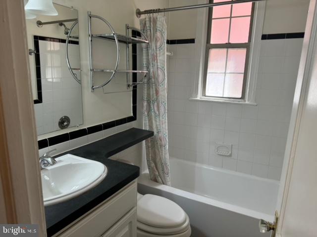 1439 Euclid St Nw #104 Property Photo 4