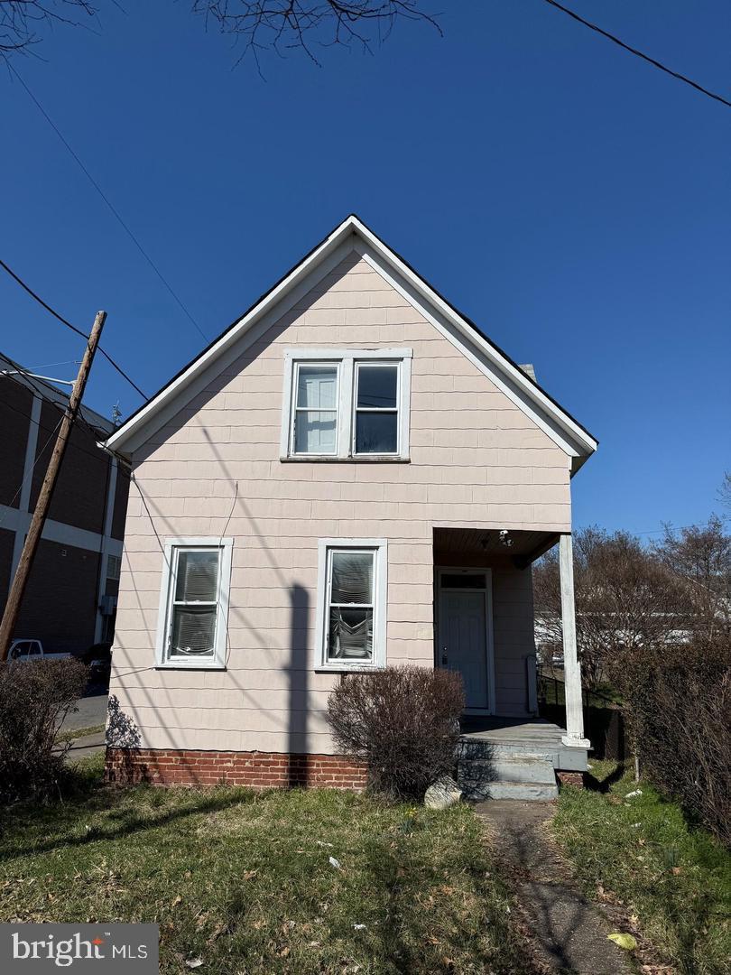 4304 JAY ST NE Property Photo 1