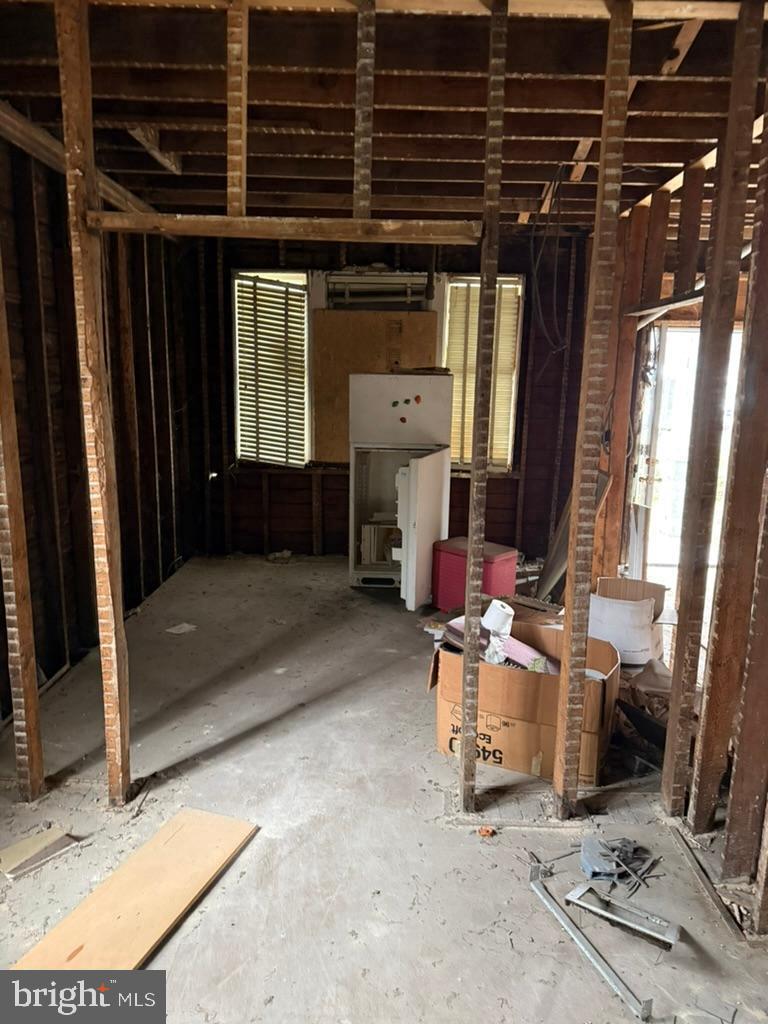 4304 Jay St Ne Property Photo 4