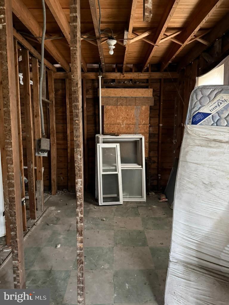 4304 Jay St Ne Property Photo 5