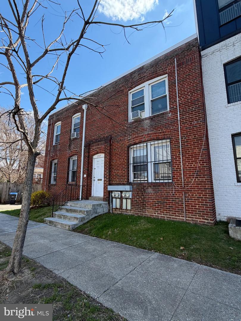 2029 E NE Property Photo 1