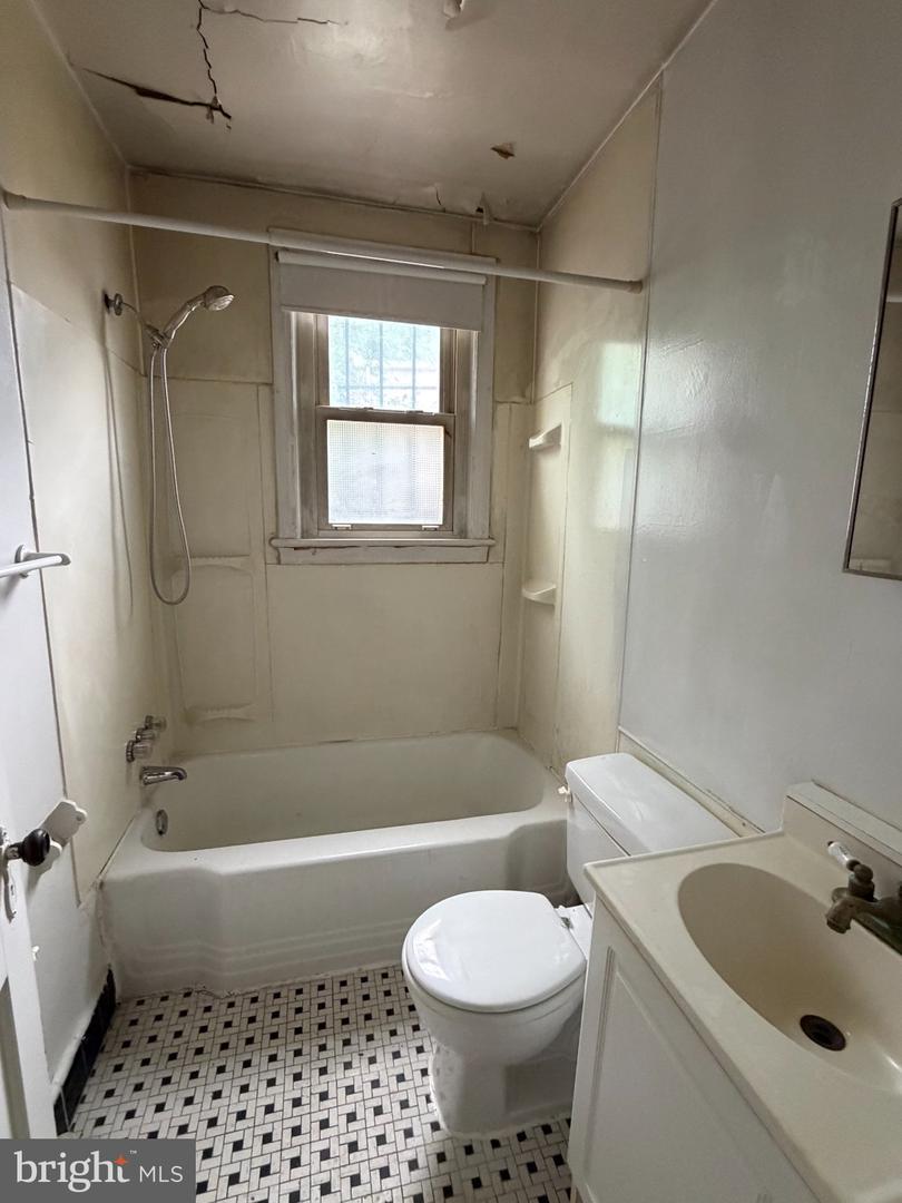 2029 E Ne Property Photo 25