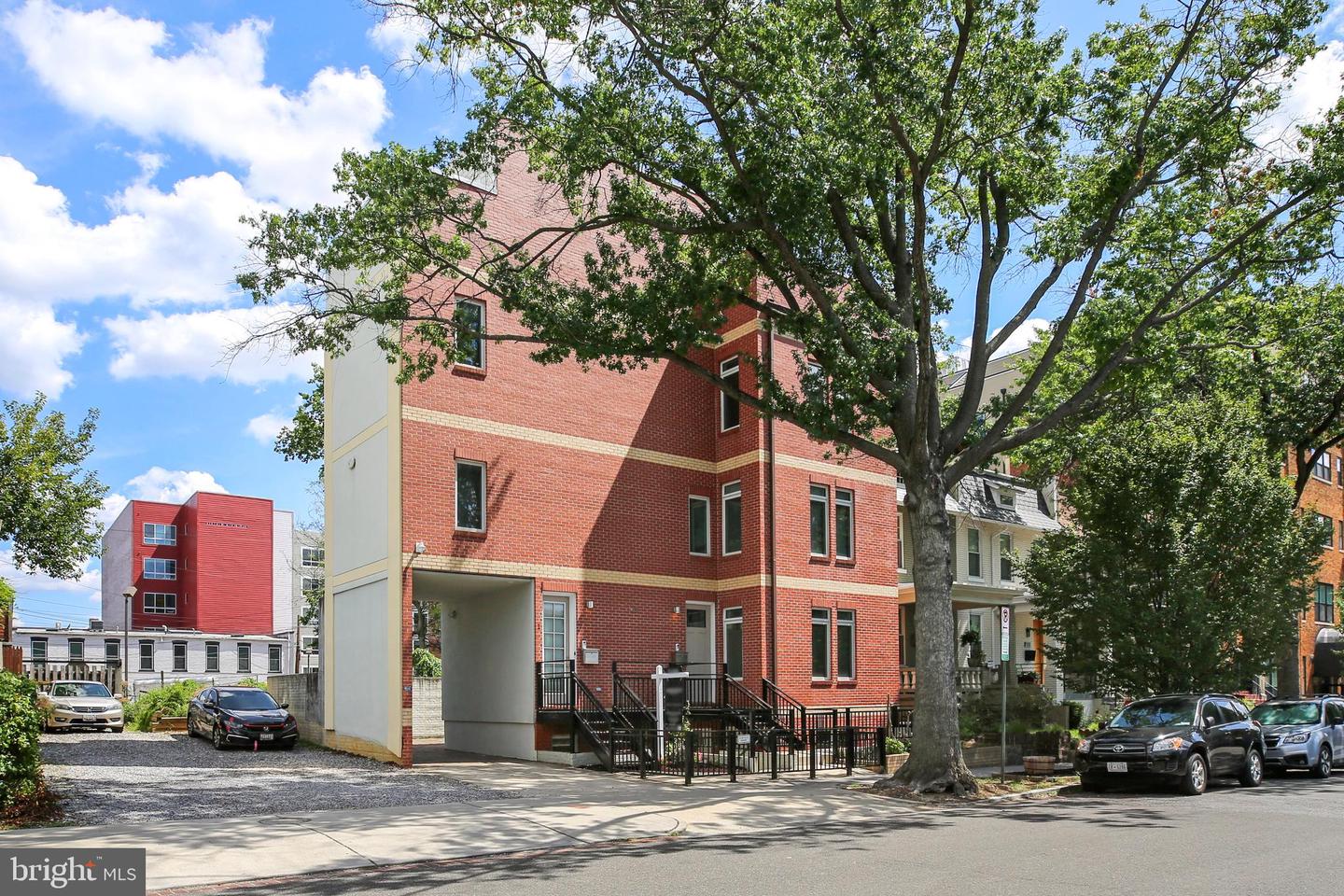 915 3rd St Ne Property Photo 1
