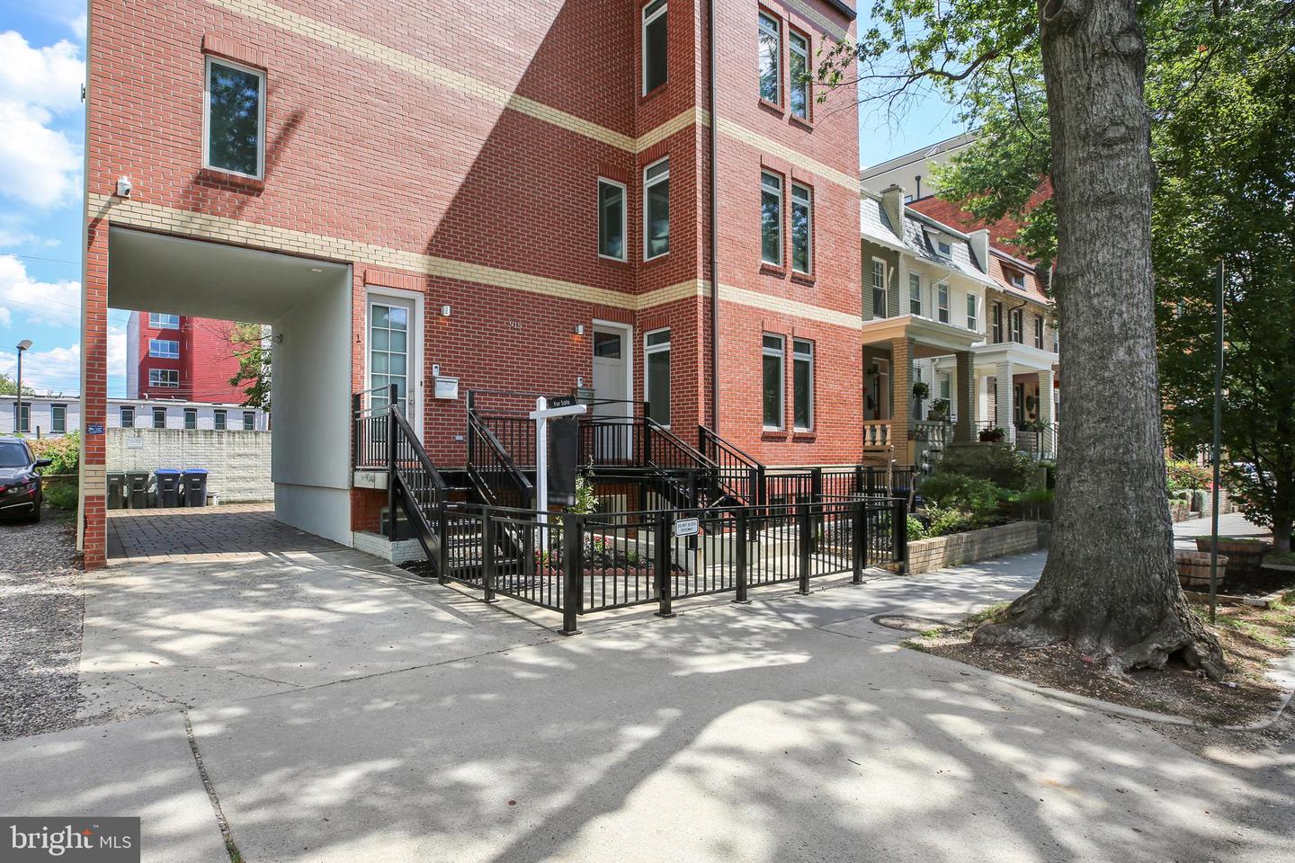 915 3rd St Ne Property Photo 4