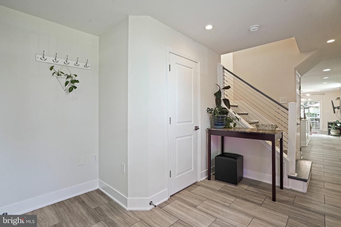 1730 Montana Ave Ne #1730 Property Photo 6