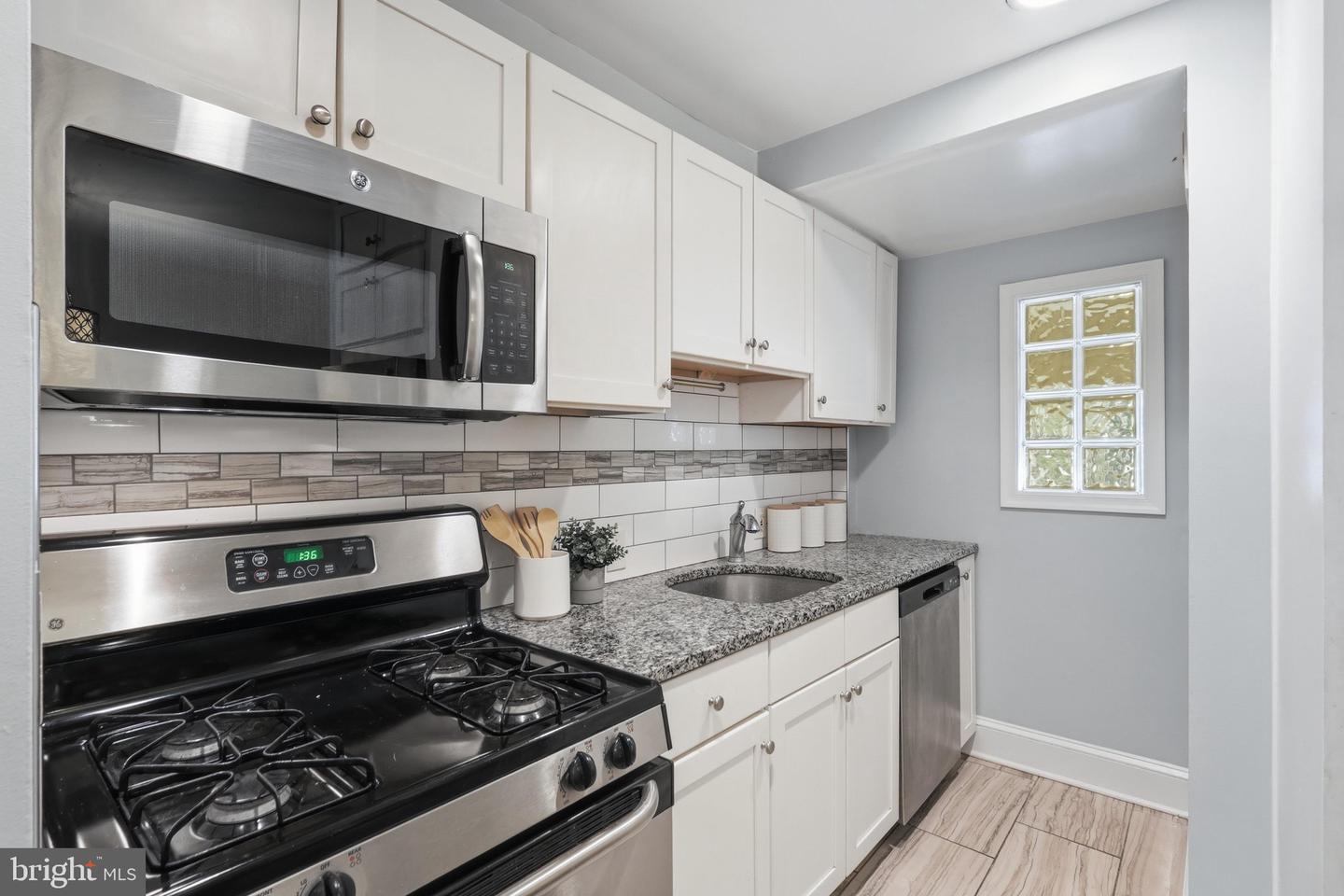 608 Kenyon St Nw Property Photo 8