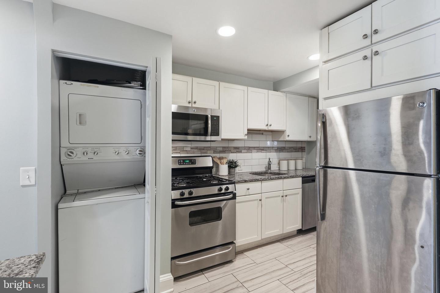 608 Kenyon St Nw Property Photo 9