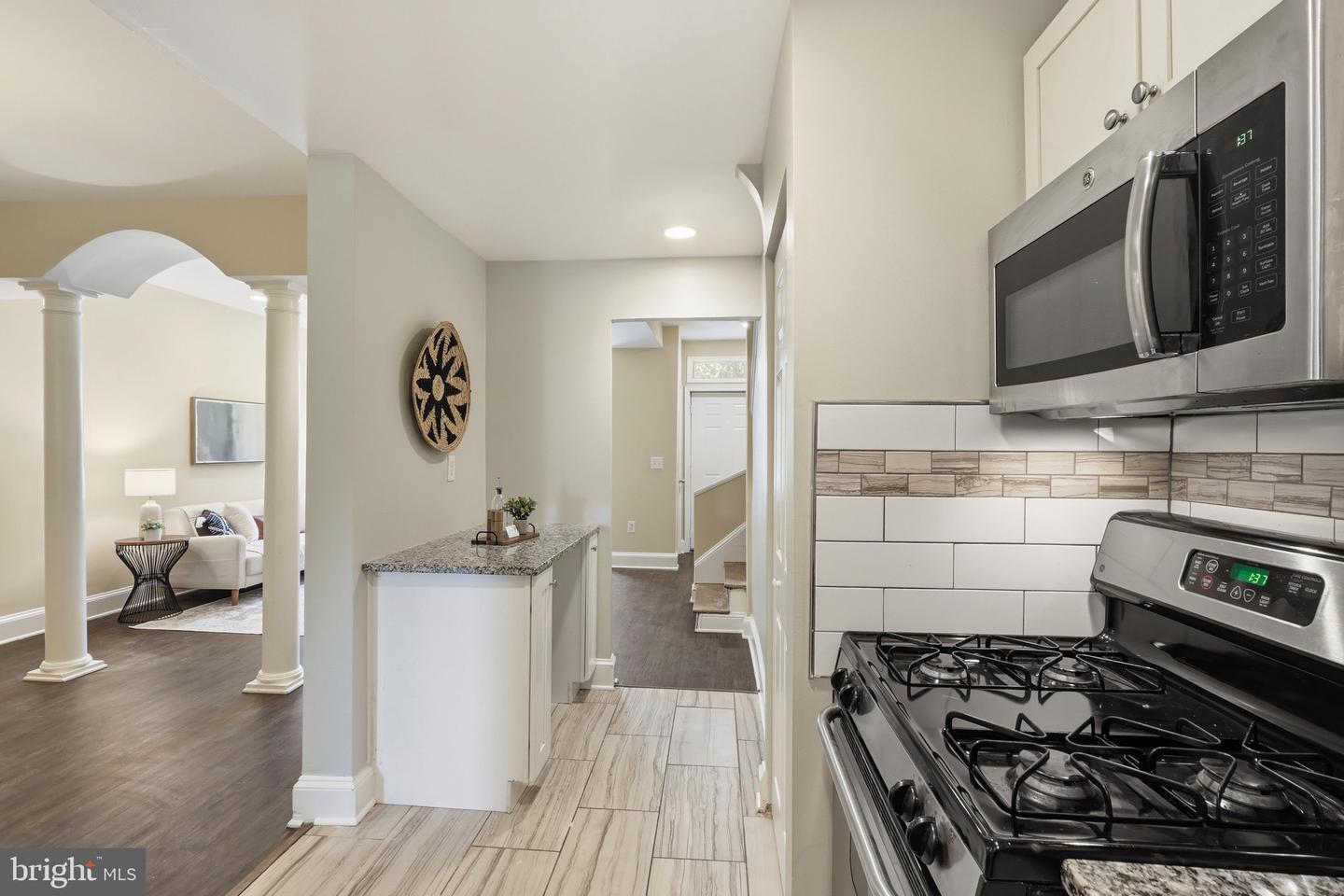 608 Kenyon St Nw Property Photo 10