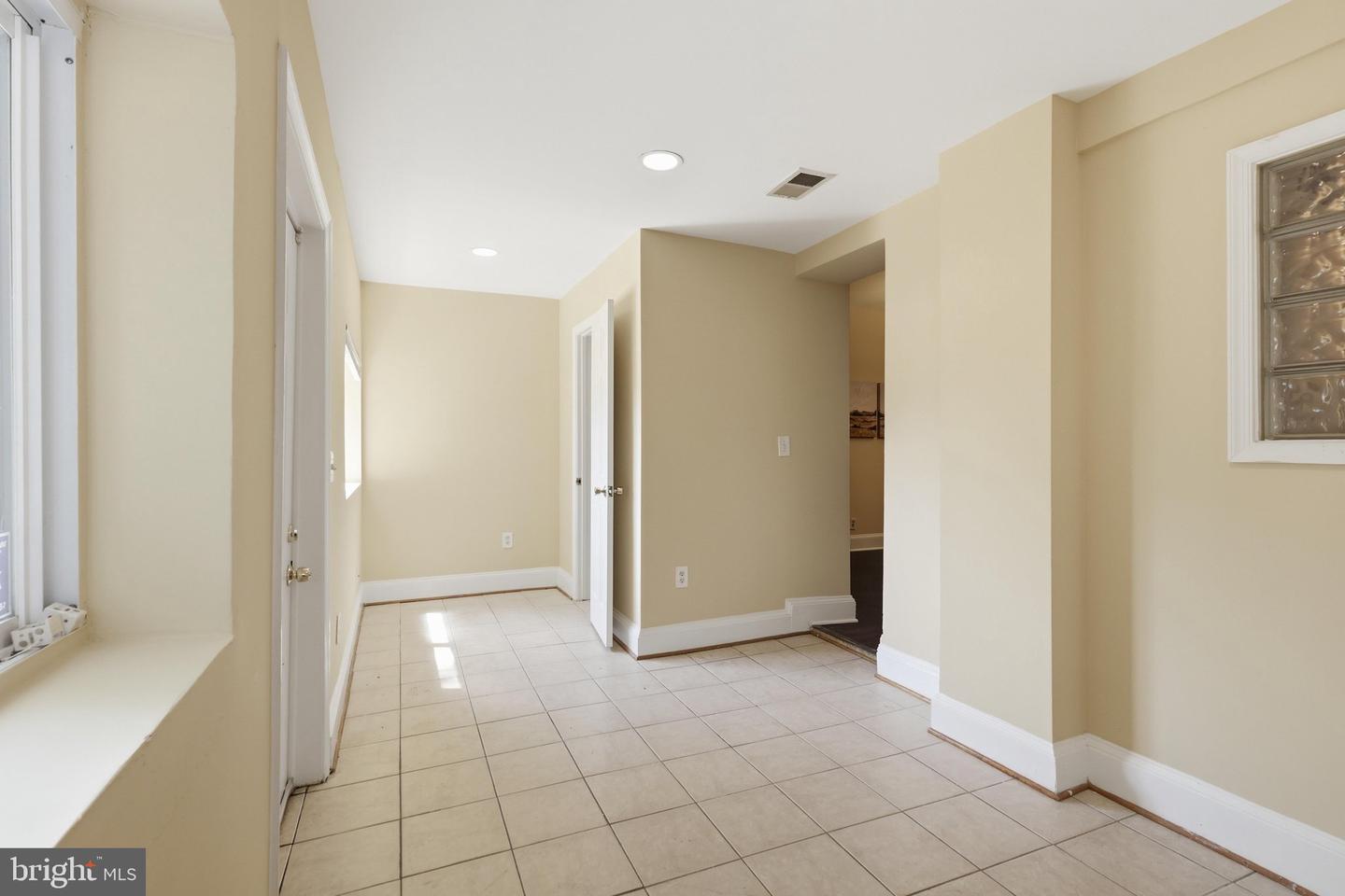 608 Kenyon St Nw Property Photo 12