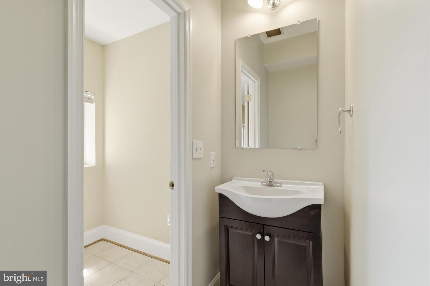 608 Kenyon St Nw Property Photo 13
