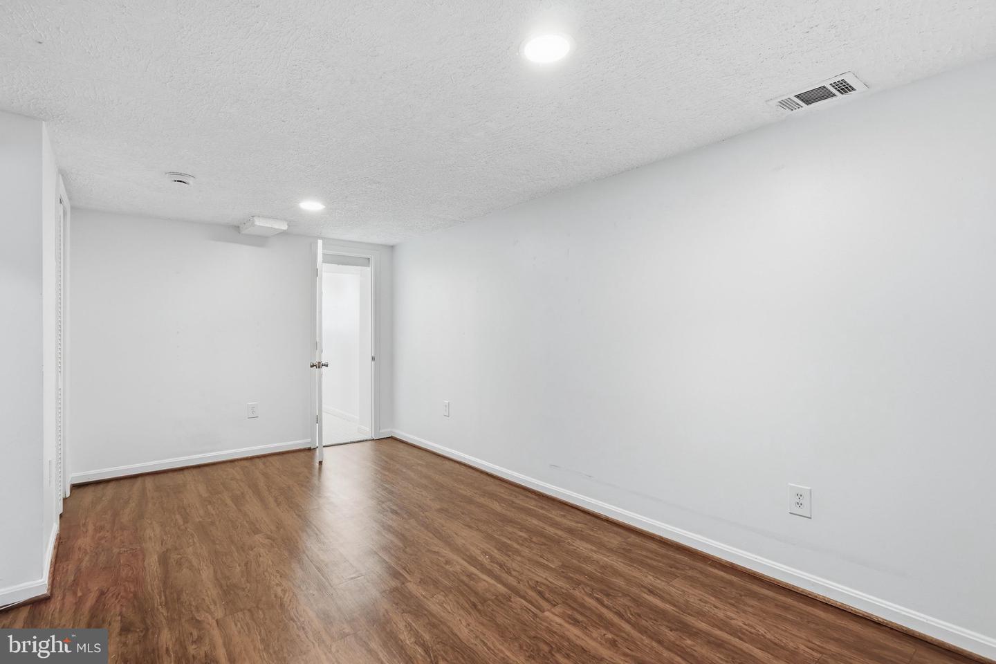 608 Kenyon St Nw Property Photo 22