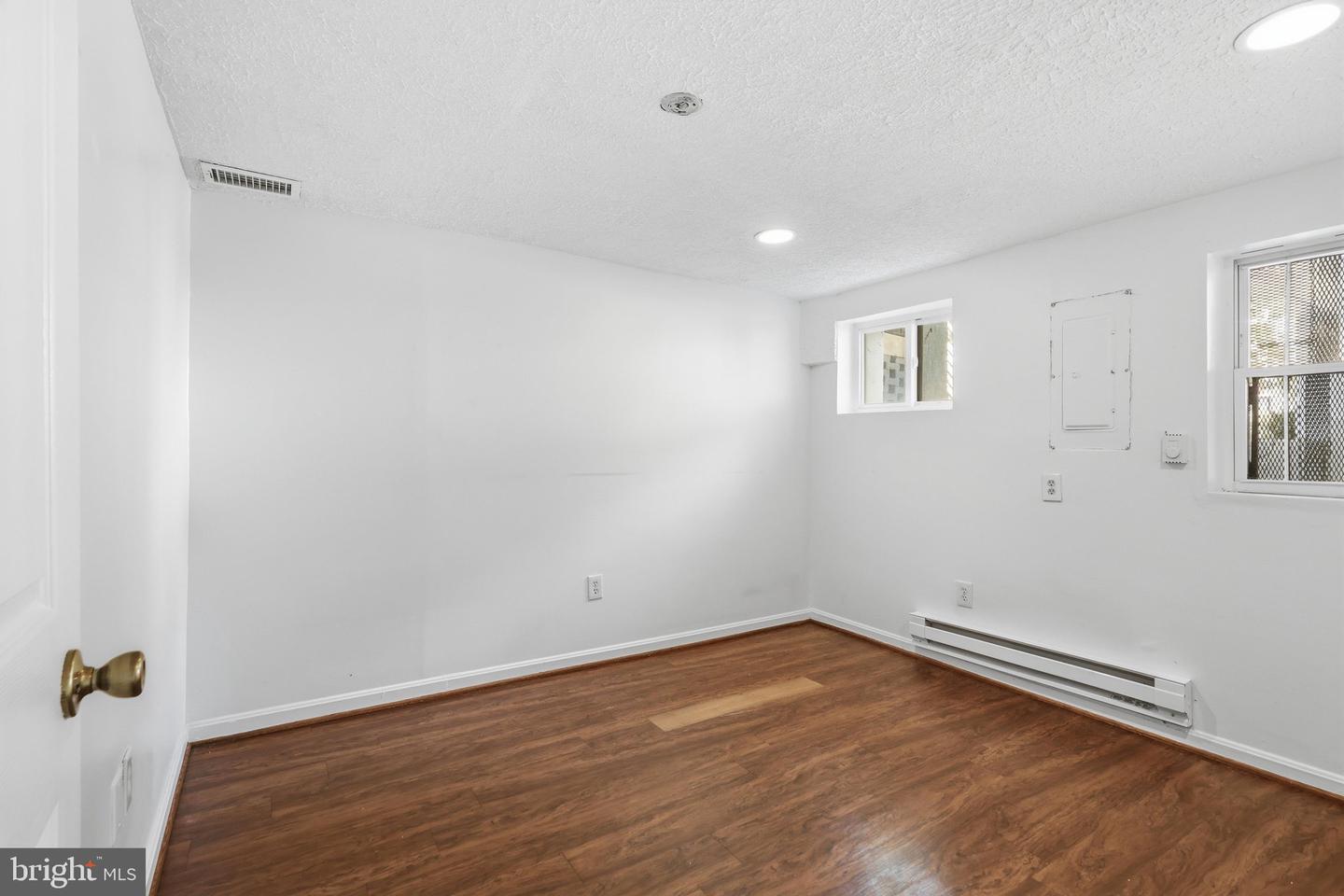608 Kenyon St Nw Property Photo 24