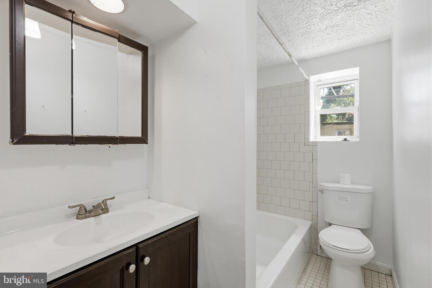 608 Kenyon St Nw Property Photo 26