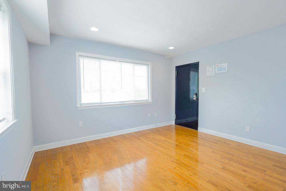 4013 Gault Pl Ne #302 Property Photo 2