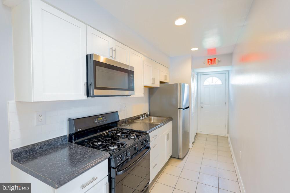 4013 Gault Pl Ne #302 Property Photo 3