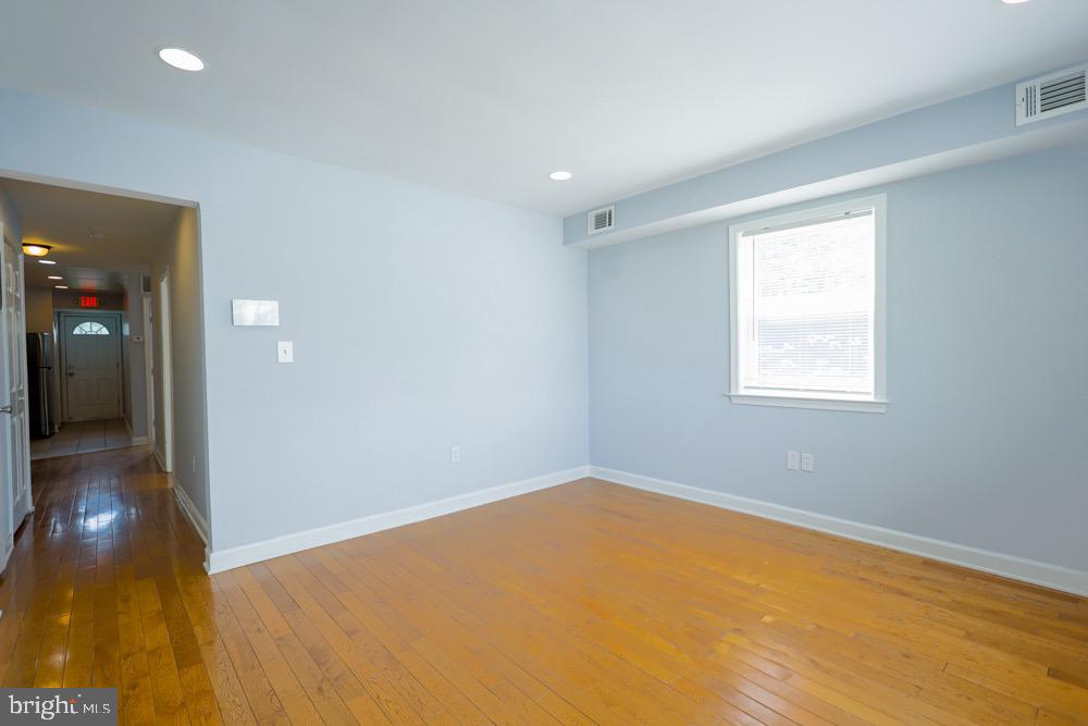 4013 Gault Pl Ne #302 Property Photo 6