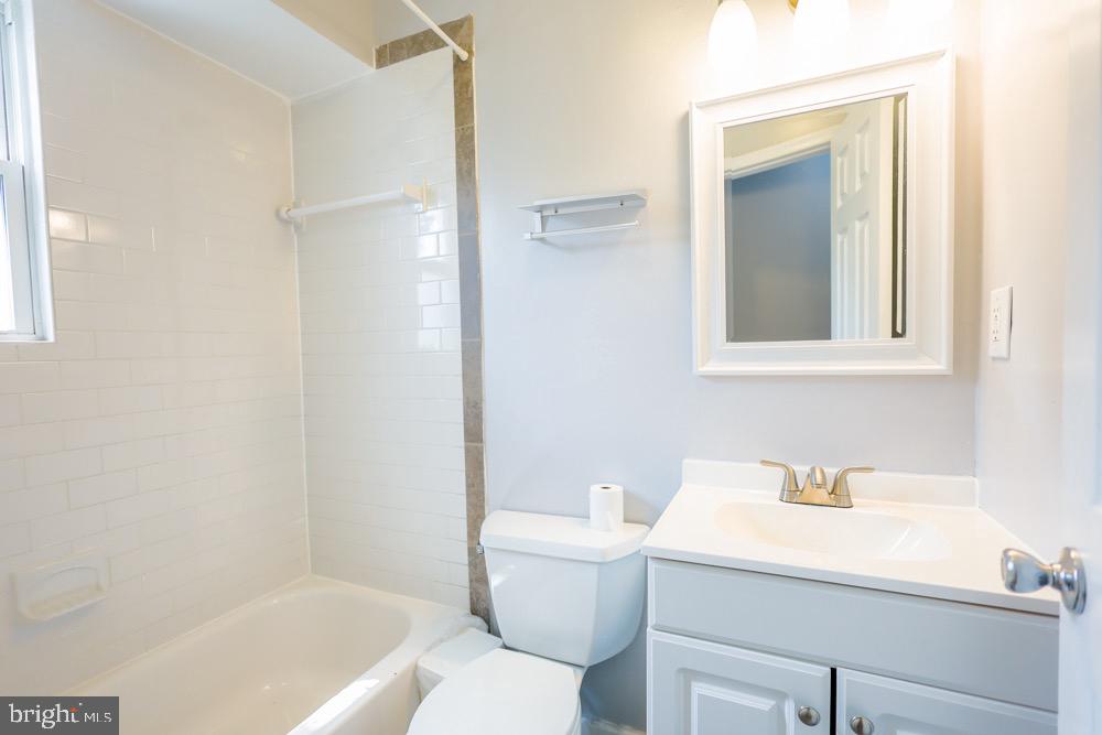4013 Gault Pl Ne #302 Property Photo 10
