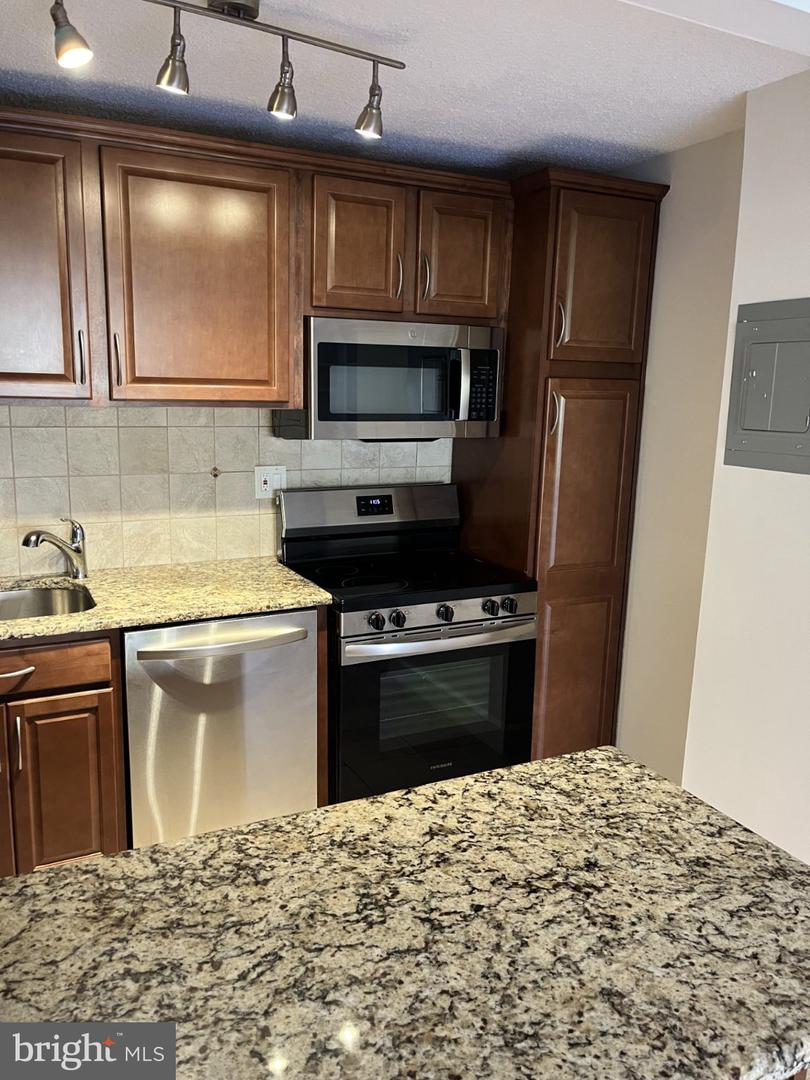 1325 18th St Nw #305 Property Photo 4
