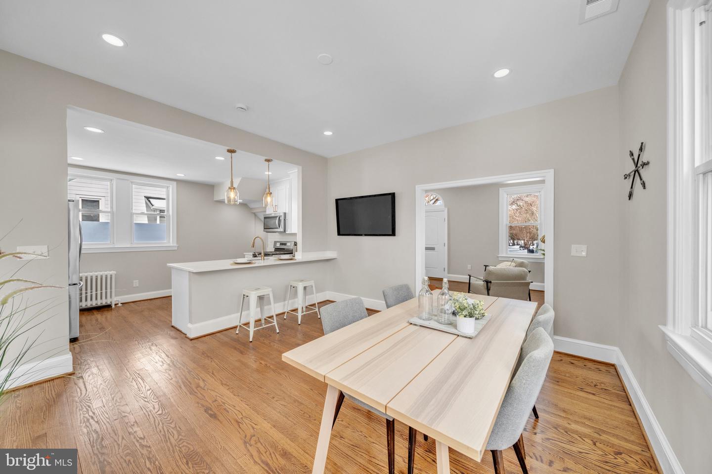 6018 2nd St Nw Property Photo 4