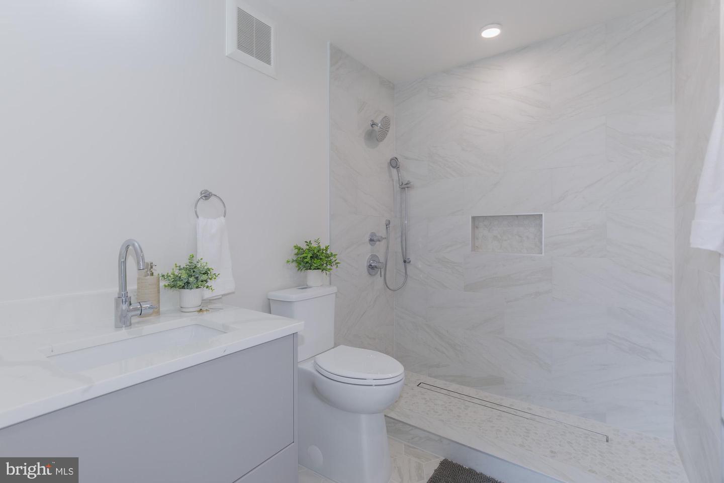 933 N St Nw #204 Property Photo 10