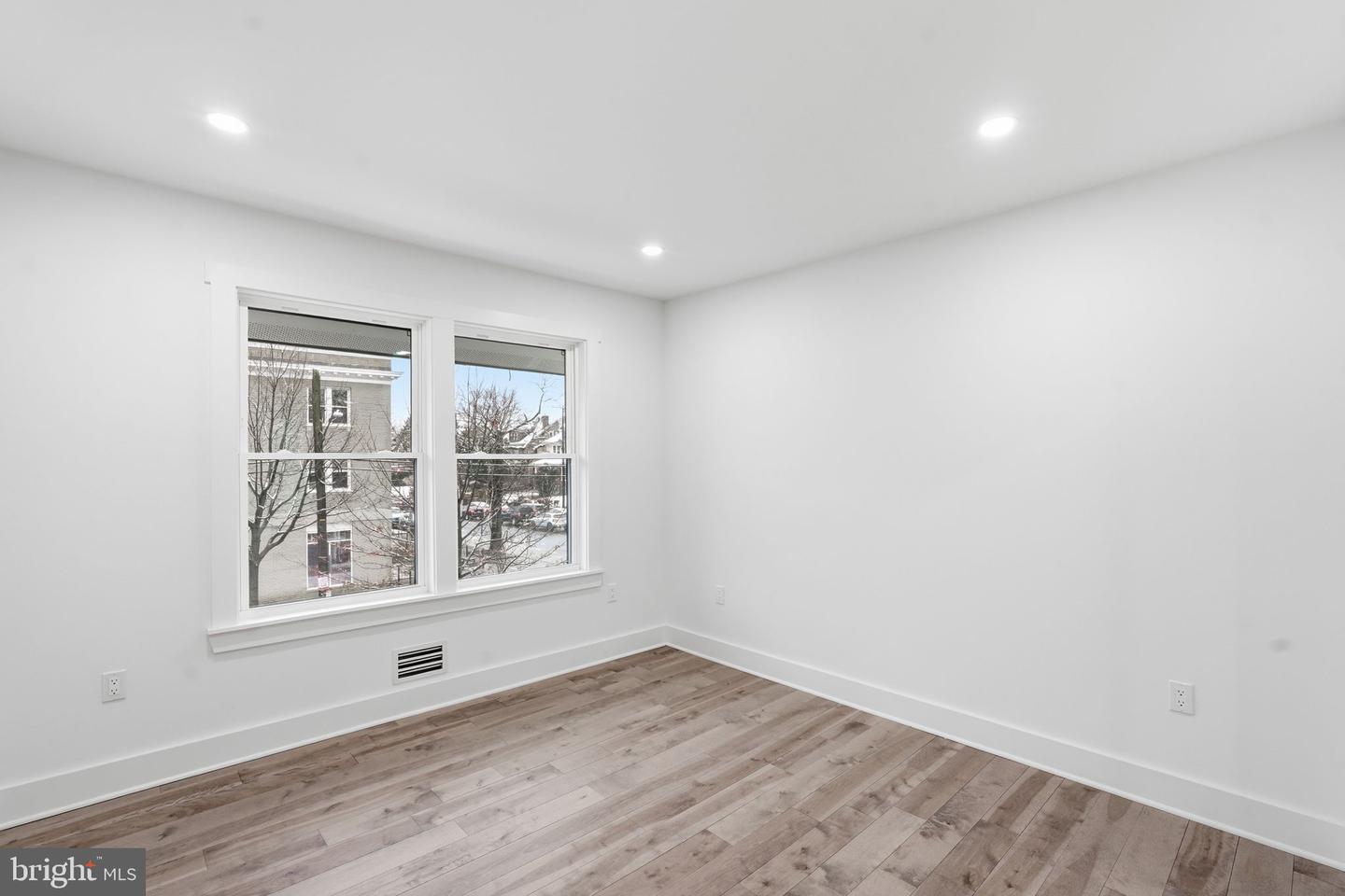 1355 Longfellow St Nw Property Photo 21