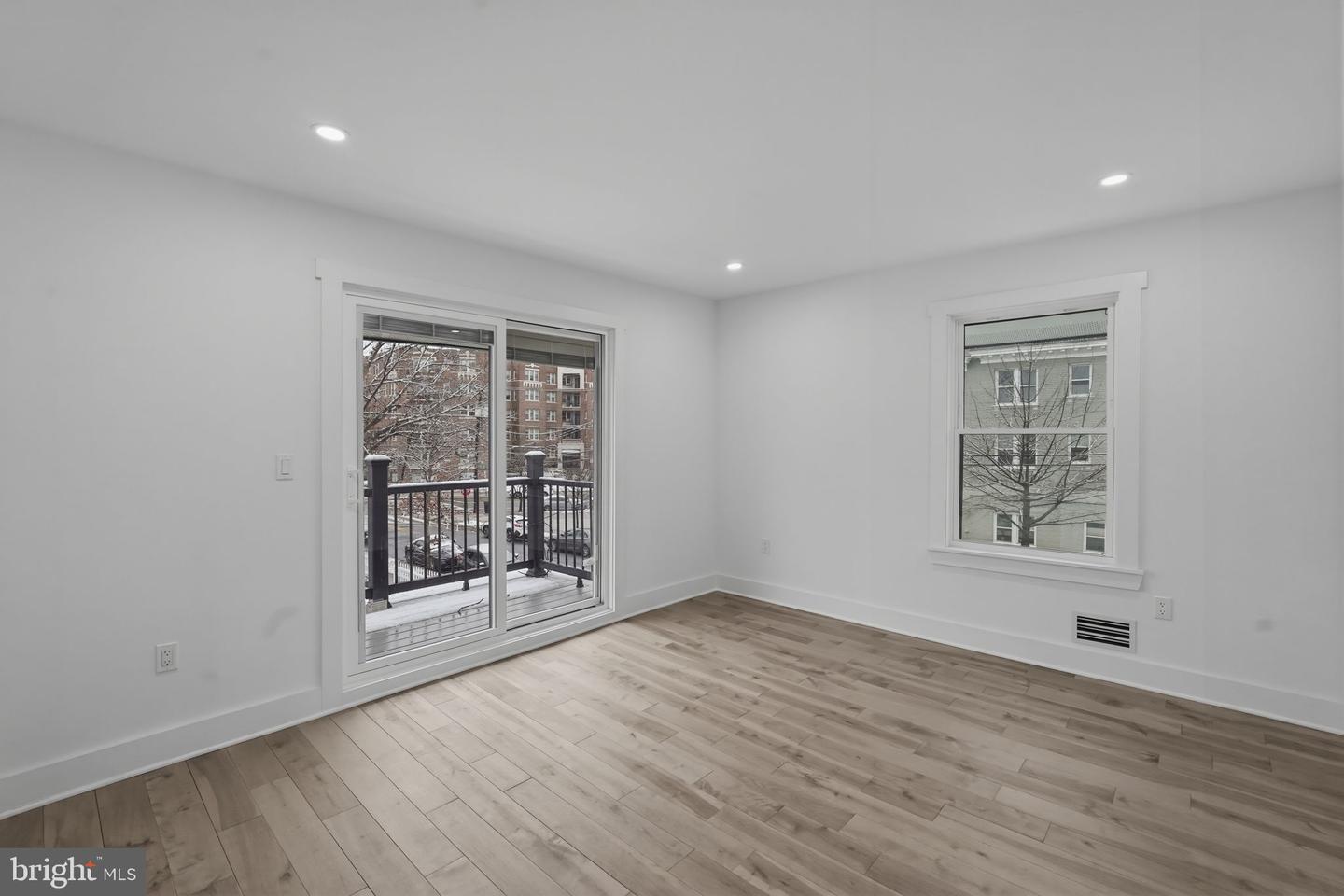 1355 Longfellow St Nw Property Photo 22
