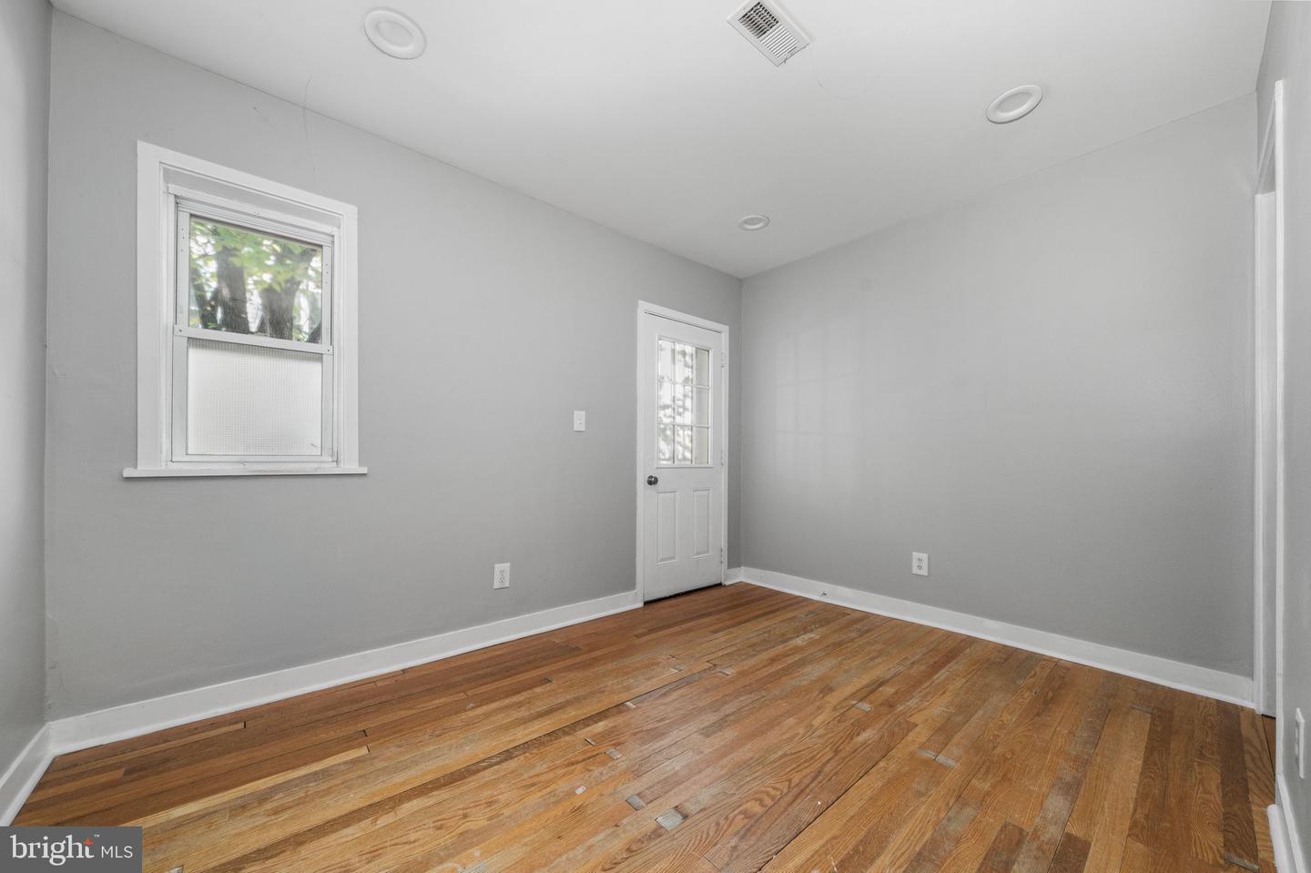 919 5th St Se Property Photo 11