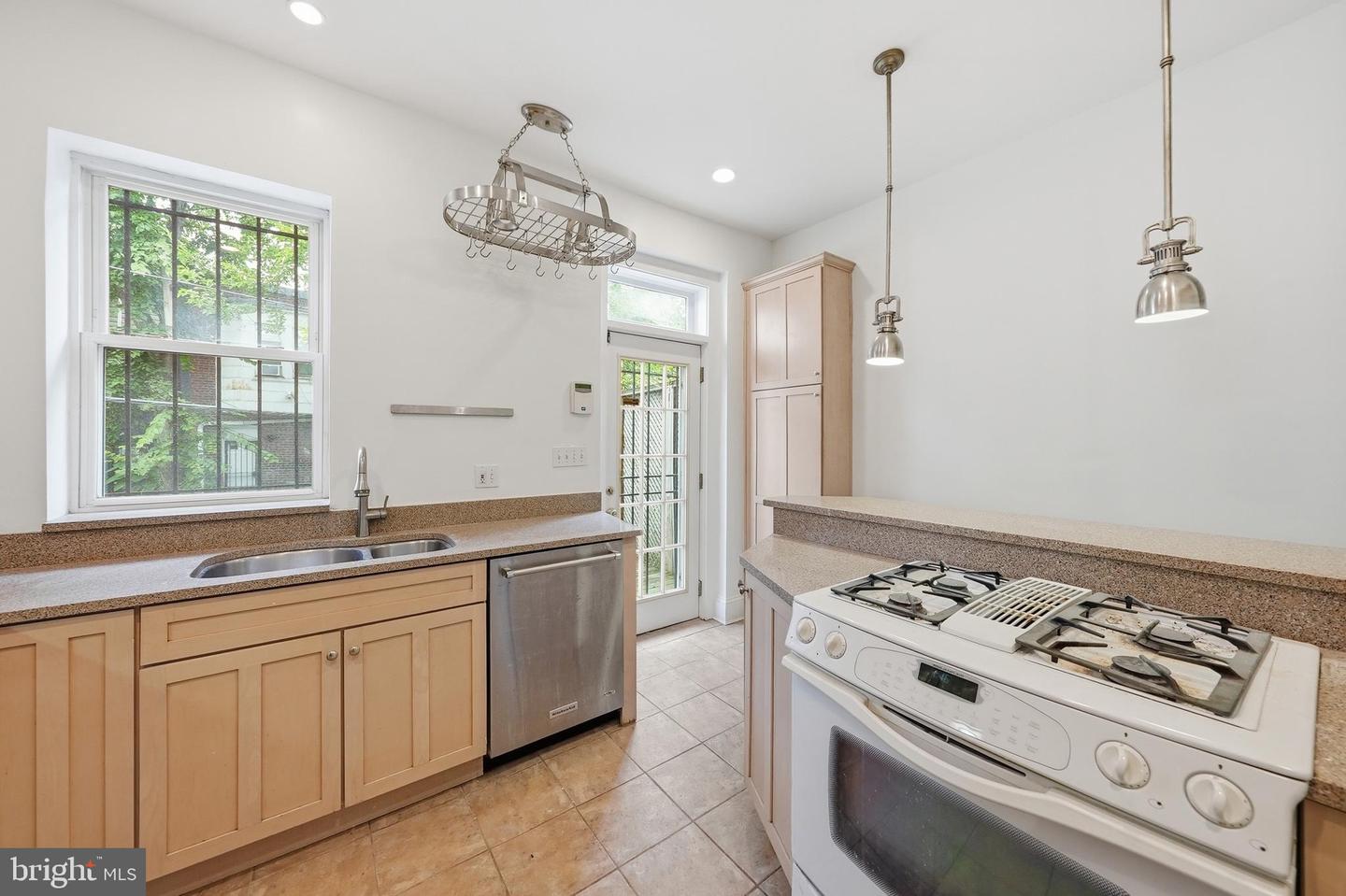 1419 Monroe St Nw Property Photo 11