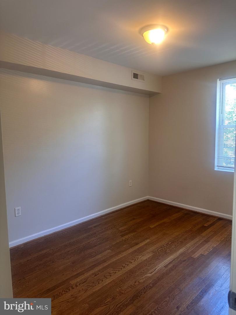 1913 Rosedale St Ne #1 Property Photo 4