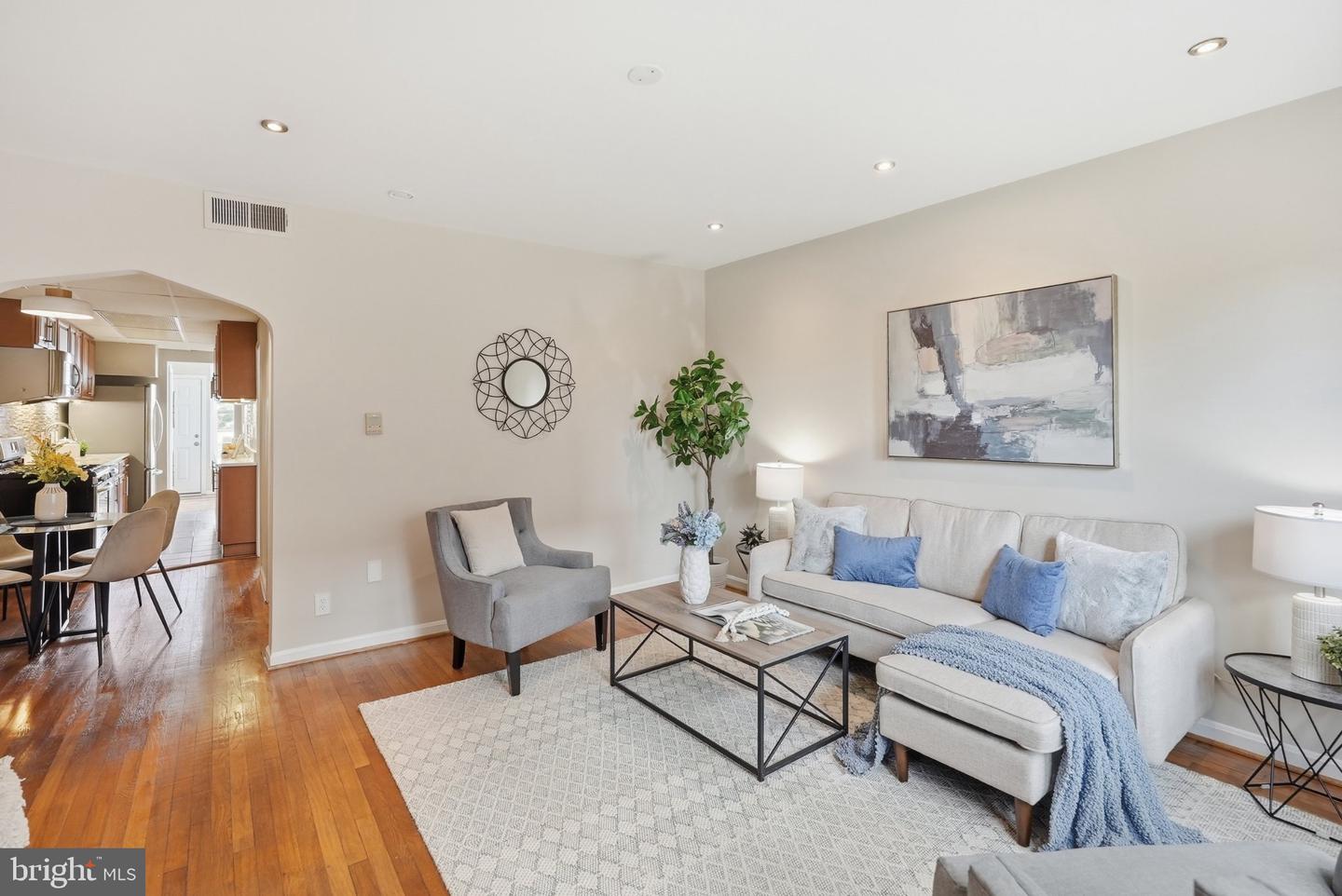 941 Randolph St Nw #b Property Photo 2
