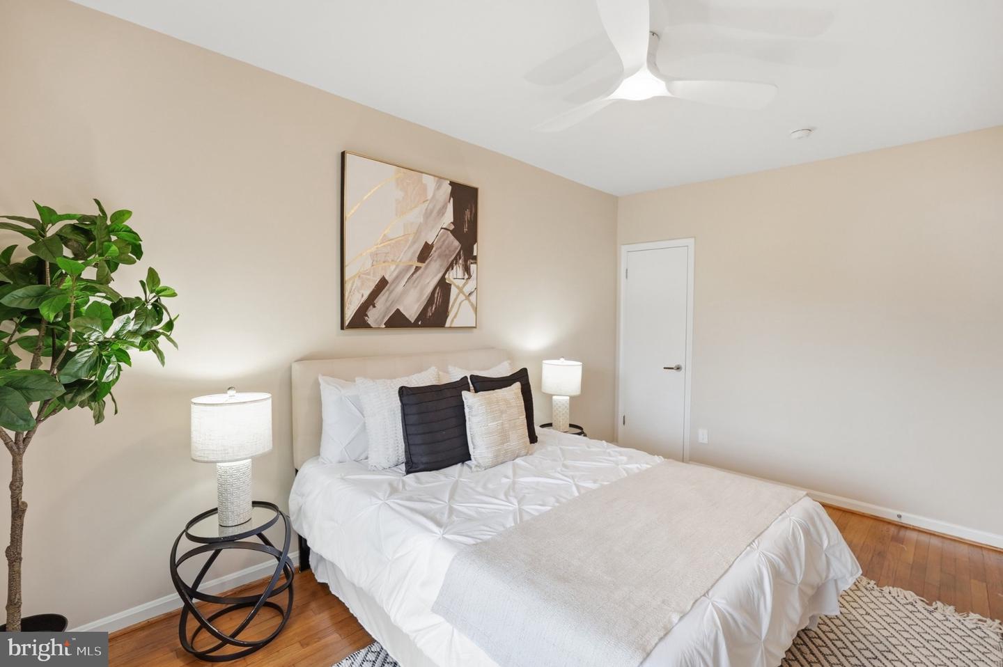 941 Randolph St Nw #b Property Photo 3
