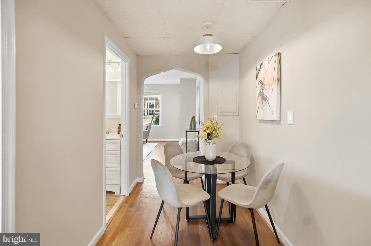 941 Randolph St Nw #b Property Photo 8