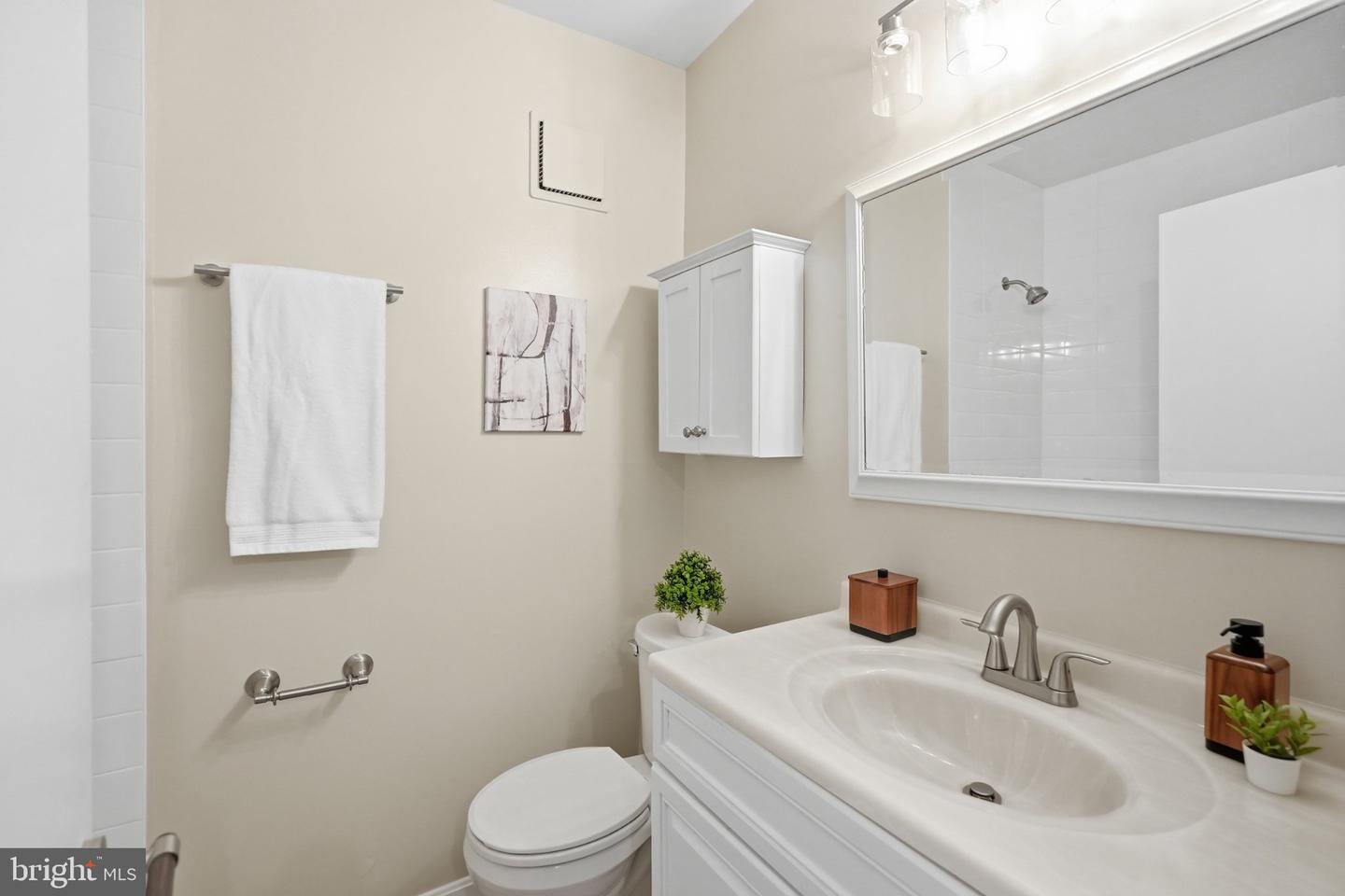 941 Randolph St Nw #b Property Photo 10