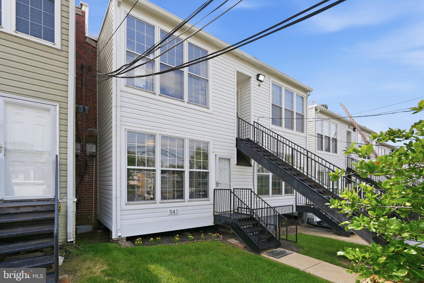 941 Randolph St Nw #b Property Photo 11
