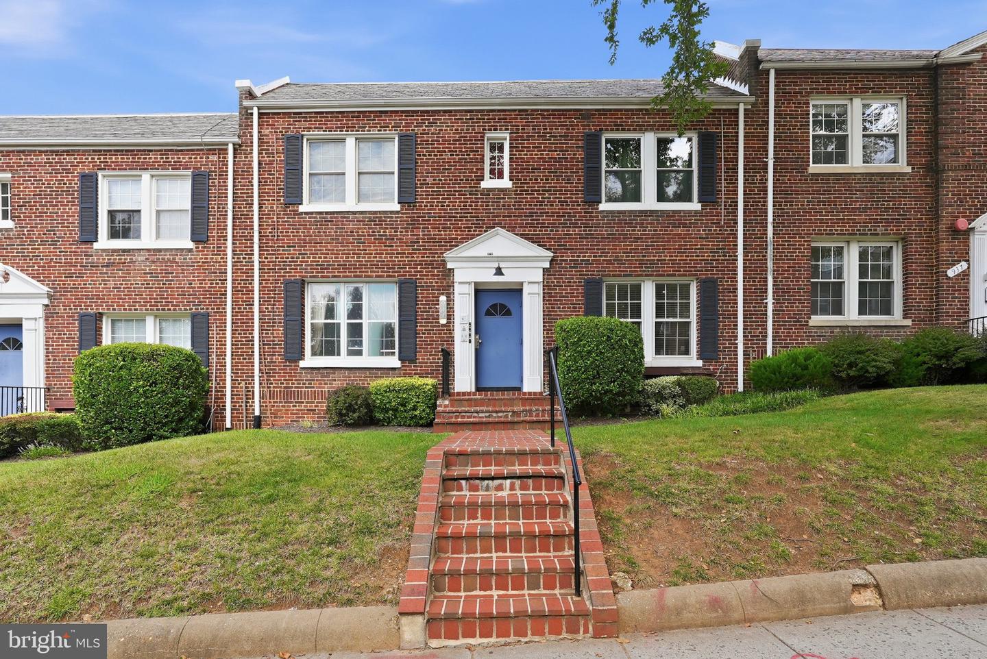 941 Randolph St Nw #b Property Photo 12