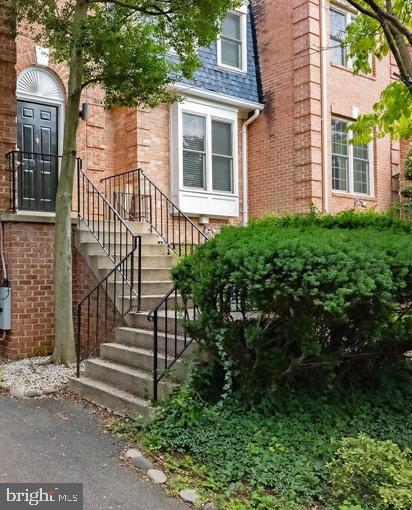 2317 37th St Nw #upper Property Photo 2