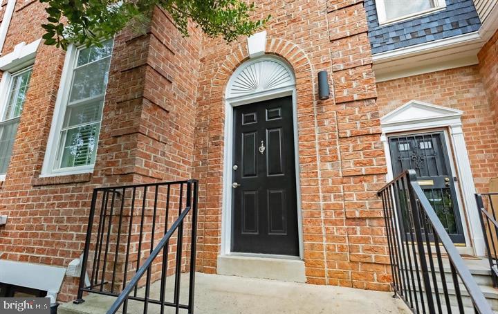 2317 37th St Nw #upper Property Photo 3