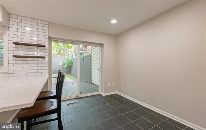 2317 37th St Nw #upper Property Photo 24