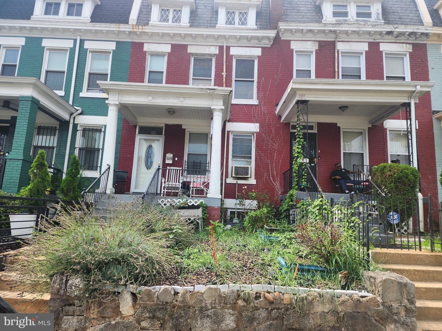 149 V St Ne Property Photo 1